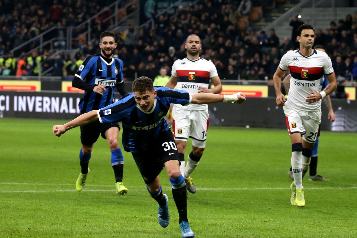 Trong hiệp 1 Inter đã tràn sang phần sân Genoa gây sức ép