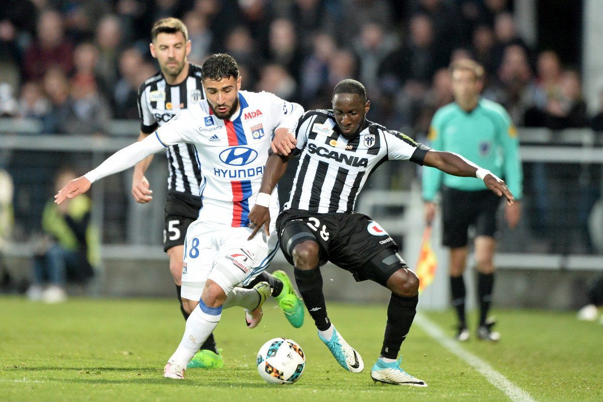 Angers xuất sắc đánh bại Lyon sau khi quay lại Ligue 1