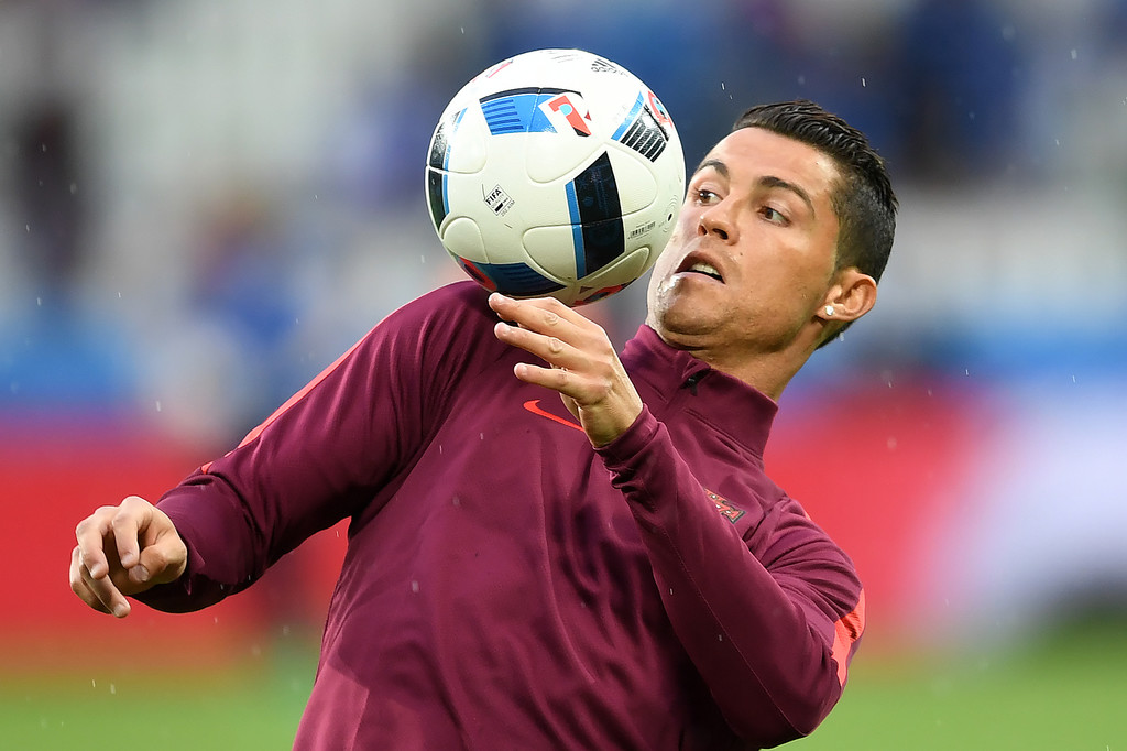 cầu thủ Ronaldo điêu luyện