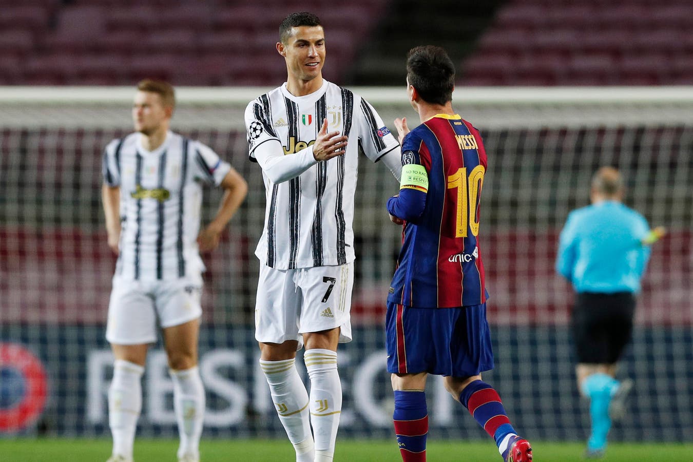 Ronaldo và Messi là hai cầu thủ nhận lương khủng nhất thế giới