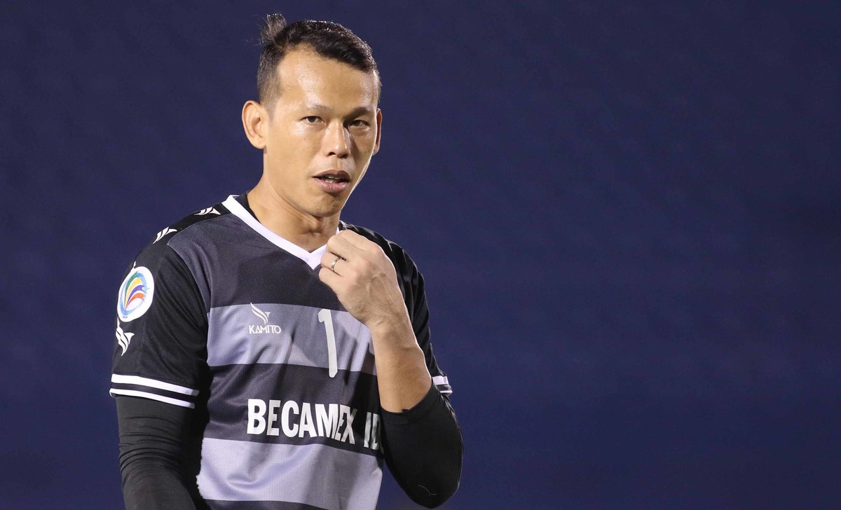 Thủ môn Bùi Tấn Trường đặt mục tiêu vô địch V.League và gia hạn hợp đồng với Hà Nội FC