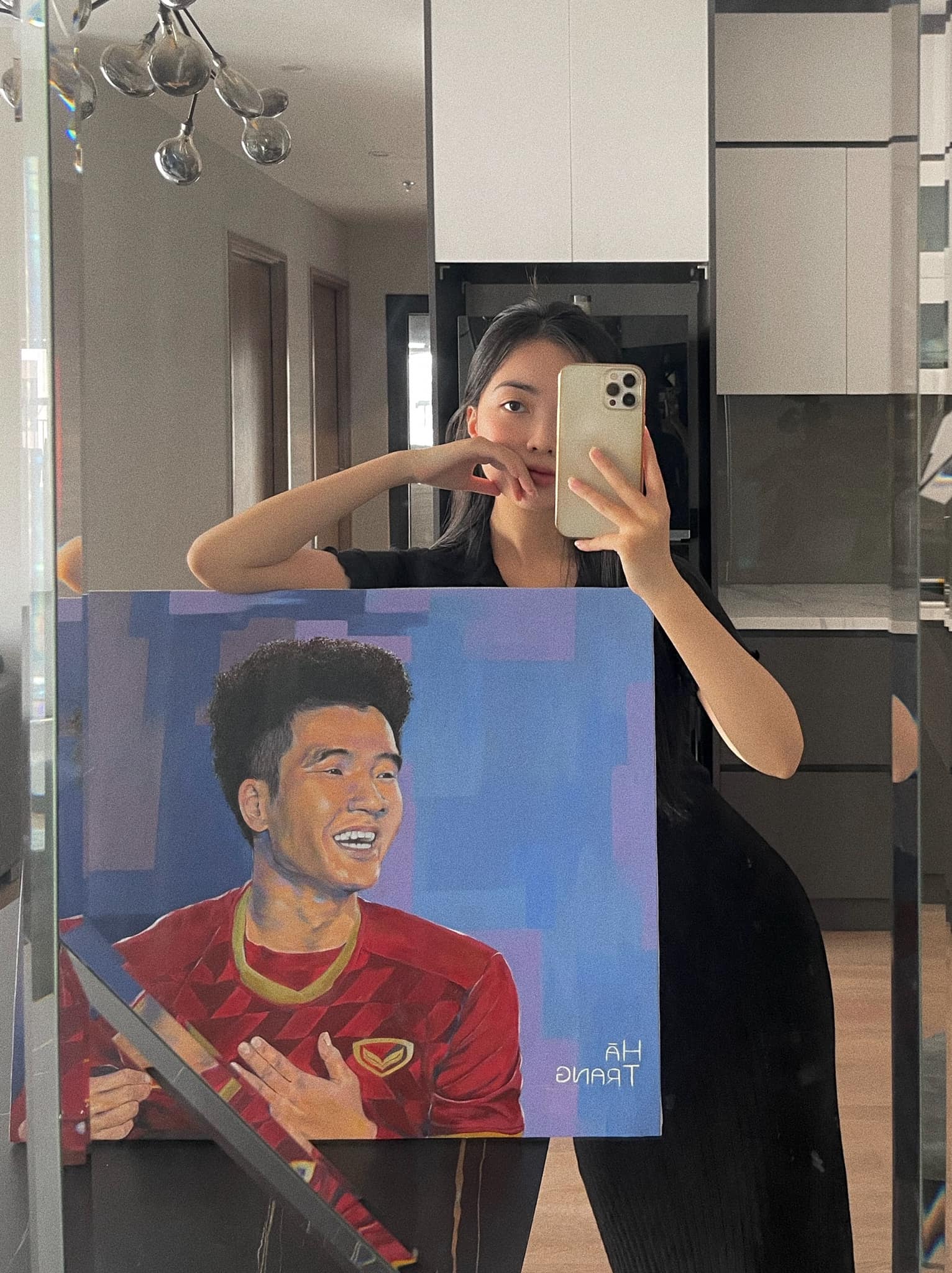 Mai Hà Trang vẽ bức tranh chân dung của bạn trai Hà Đức Chinh khiến nhiều người bất ngờ