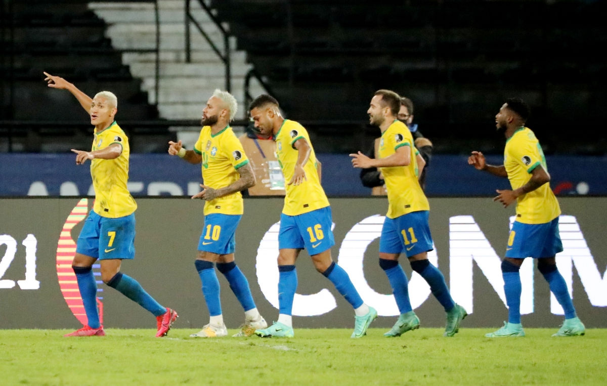 Các cầu thủ Brazil bỏ lỡ nhiều cơ hội ở trận gặp Peru